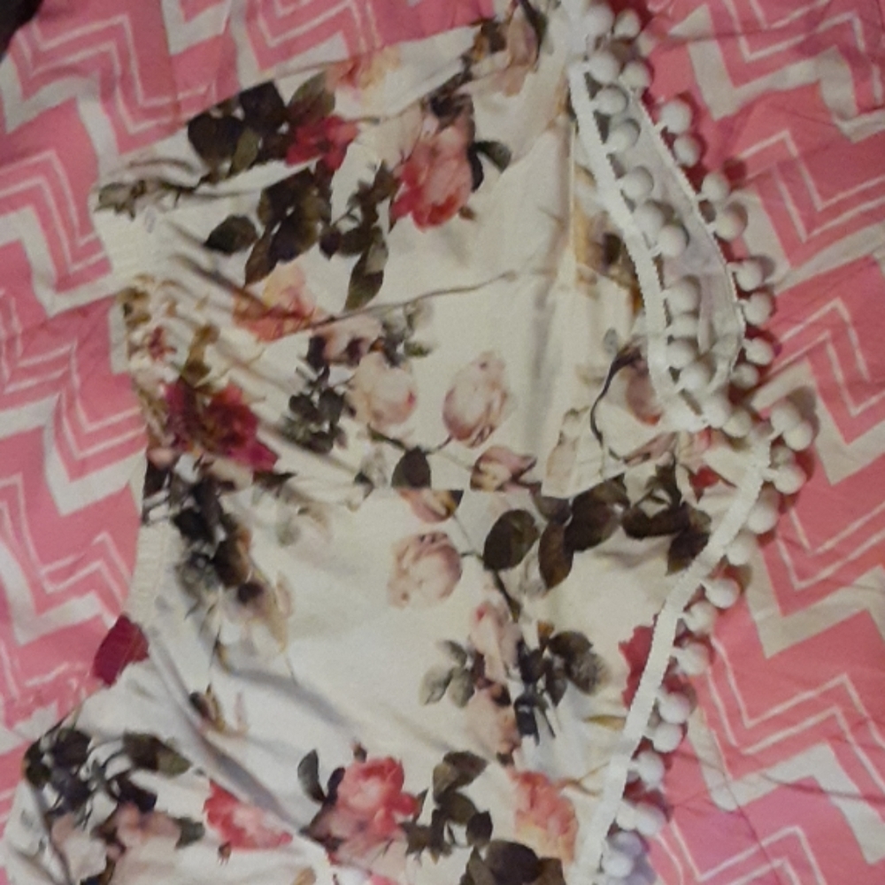 BOOhoo brand new crop top and shorts - Picture 2 of 3